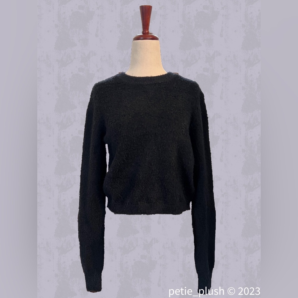 Abound - NWT - Fuzzy Knit Cropped Sweater - Size: Large